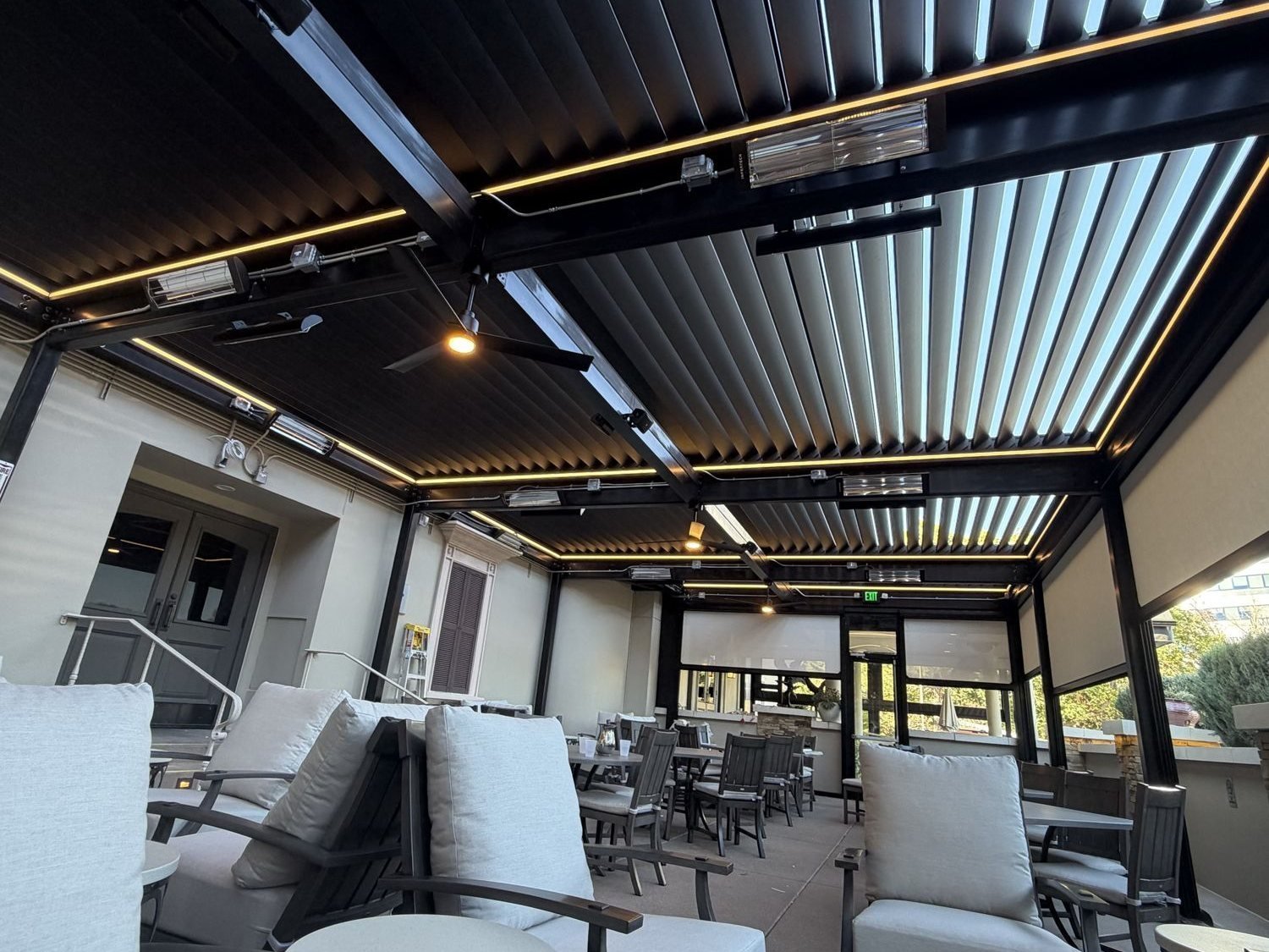 Motorized aluminum louvered roof with LED lighting