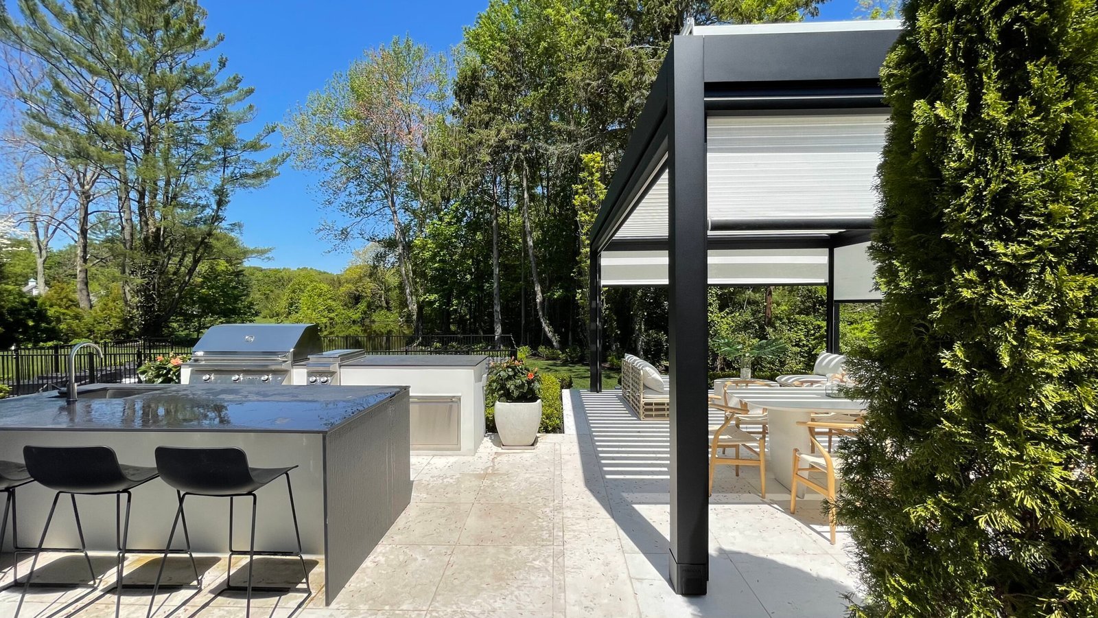 Outdoor kitchen under aluminum roof
